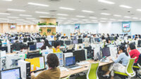 東京海上日動、コンタクトセンタ業務にAIを導入し回答案を自動提示