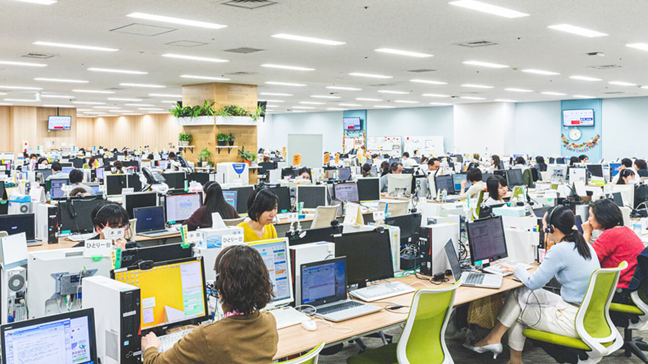 東京海上日動、コンタクトセンタ業務にAIを導入し回答案を自動提示、応対時間を最大30％削減