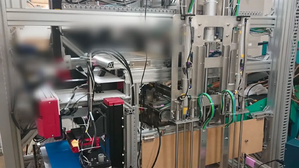 ASTINA、AIを活用したおしぼり自動展開ロボットを京都カネヨシと共同開発