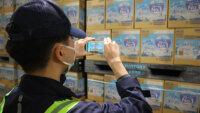 富士通・キリンビバレッジ他3社、AIで商品外装ダンボール破損レベル判定の統一化を目指す