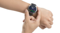 ASUS、リアルタイムなウェアラブルヘルストラッカー「ASUS VivoWatch 5」を発表