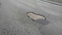東芝、高速道路の路面変状検知AIを開発しリアルタイム検知を実証