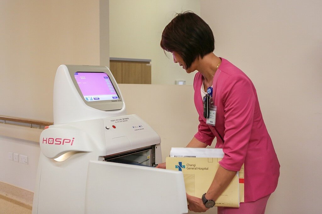 パナソニックの自律搬送ロボット「HOSPI®」がシンガポールのチャンギ総合病院で稼働