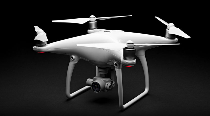 DJI、より簡単にプロフェッショナルレベルの空撮を実現するフライングカメラ「Phantom 4」発表