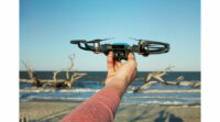 DJI、手の動きだけで操作が可能なミニカメラドローン「DJI SPARK」を発表