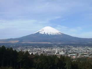 KDDI、富士山の登山をサポートするIoTを活用した実証実験