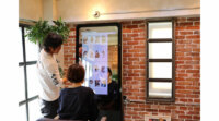 ジーエルシーとパロニムが協業、「スマートミラーで触れる動画」を開発