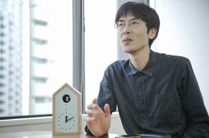 おもちゃクリエイター 高橋 晋平氏が人生を賭ける鳩時計『OQTA Clock(オクタクロック)』があたたかい