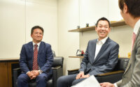 【後編】コマツ四家氏・ウフル八子氏が語る、建設現場のオープンプラットフォーム「LANDLOG」はいかにして生まれたのか