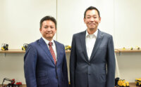 【前編】コマツ四家氏・ウフル八子氏が語る、建設現場のオープンプラットフォーム「LANDLOG」はいかにして生まれたのか
