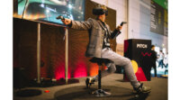 Cybershoes、VR空間内を自由に歩行できる家庭用VRデバイス「Cybershoes」開発