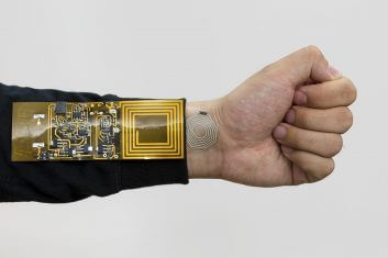 スタンフォード大学がステッカー型の無線センサー「BodyNet」を開発
