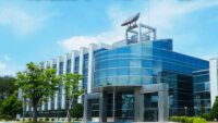 福島県ハイテクプラザとKDDI、5G通信品質がロボット制御に及ぼす影響を検証する実証実験を発表
