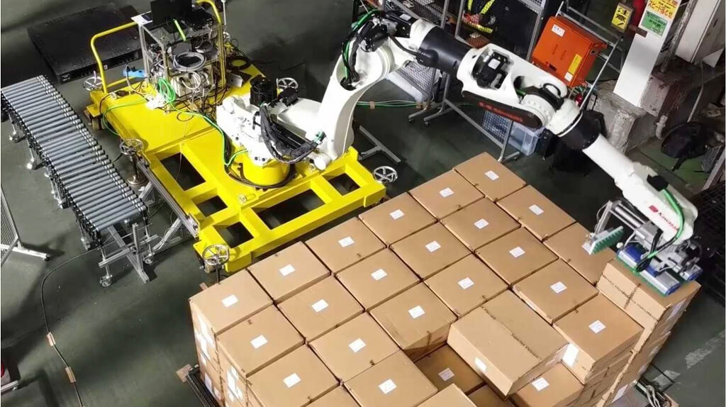 川崎重工・リモートロボティクス他、8軸ロボット技術を用いた航空貨物の自動デパレタイズシステムを開発