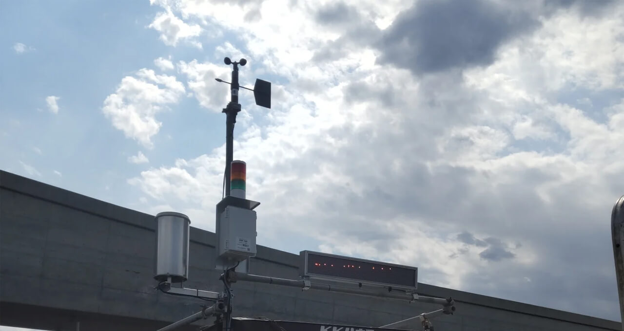 シスメット、建設現場の気象リスクをAIで予測し自動報知する「ZEROSAI X-AI」を提供開始