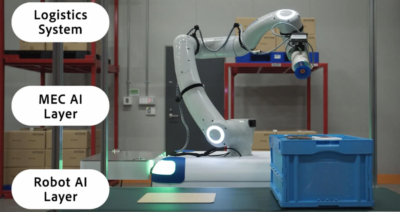 ソフトバンクと安川電機、物流倉庫でのフィジカルAI実稼働検証に成功 MECとロボットAIの連携で複雑な作業を自動化