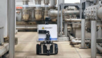 ブルーイノベーション、複数のロボットが工場などを定期巡回して点検・保守業務を効率化する「BEPサーベイランス」を開発