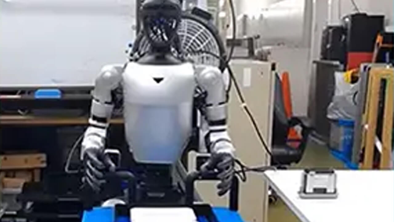リコー、動画像から人の動きを学習し多様なロボットに適用可能なフィジカルAI技術を開発