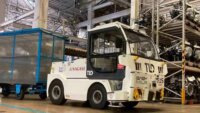 パナソニック他2社、遠隔管制システム「X-Area Remote」を搭載した自律運転けん引車の実証試験を実施