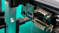 ASTINA、AI・ロボティクス技術を活用して工場のケーブル・コネクタ挿入を自動化する「OKIKAE for ケーブル挿入作業」を提供