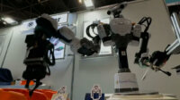 Thinkerとカワダロボティクス、キッティング作業を自動化するロボットシステムを共同開発