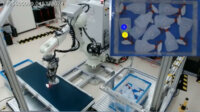 東芝、複数の吸着パッドを持つ物流ロボットハンドが掴み方を計算するAIを開発