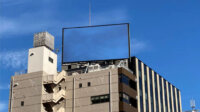 LIVE BOARD・電通他、AIで生成した画像を屋外ビジョンにリアルタイムで映し出す「AI擬態ビジョン」を開発