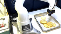 ユアサ商事とThinker、薄く繊細なプロダクト向けに近接覚センサーを用いた吸着式ロボットシステムを開発