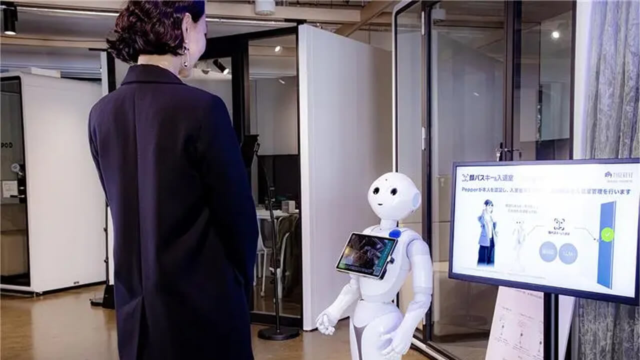 ソフトバンクロボティクス、AIと映像分析技術を搭載した「Pepper+」を発表