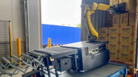 サンワサプライ・SGシステム・XYZ Robotics、日本の安全規格に準拠した混載対応荷下ろしロボットを共同導入