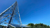 KDDIとauエネルギー＆ライフ、CO₂排出量実質ゼロの「サステナブル基地局」を運用開始